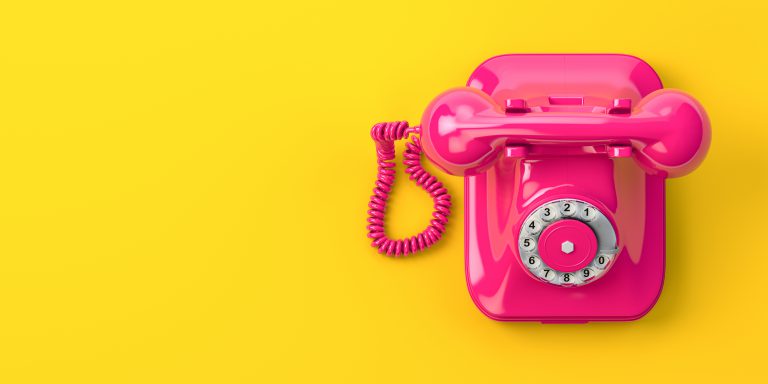 cold calling różowy telefon